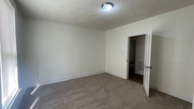 Building Photo - Situated between 3 parks and walking dista...