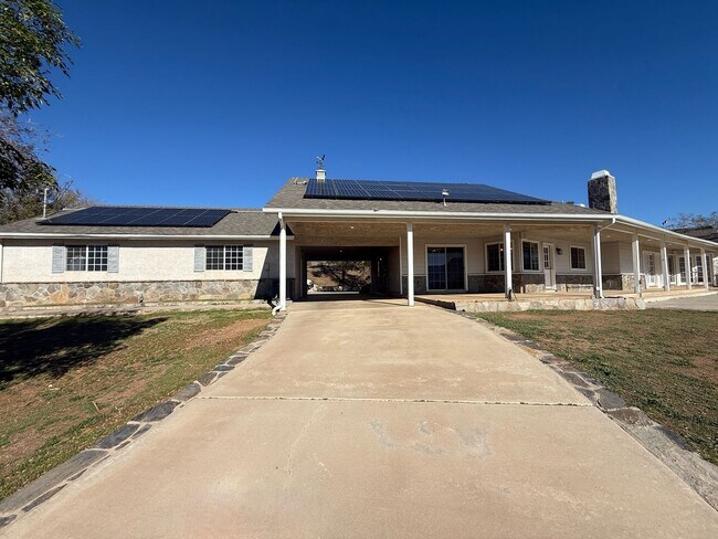Foto del edificio - Acton 4 bedroom on Dirt Road