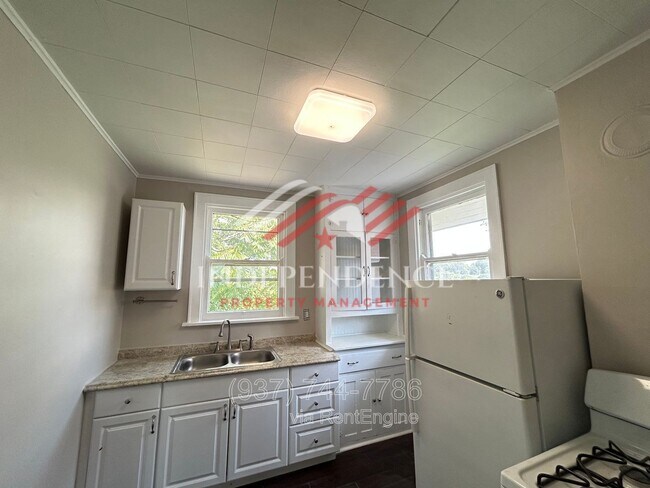 Foto del edificio - 5563 Bosworth Pl