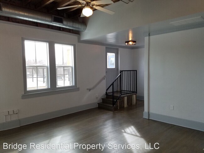 Building Photo - 703 W Magnolia Ave
