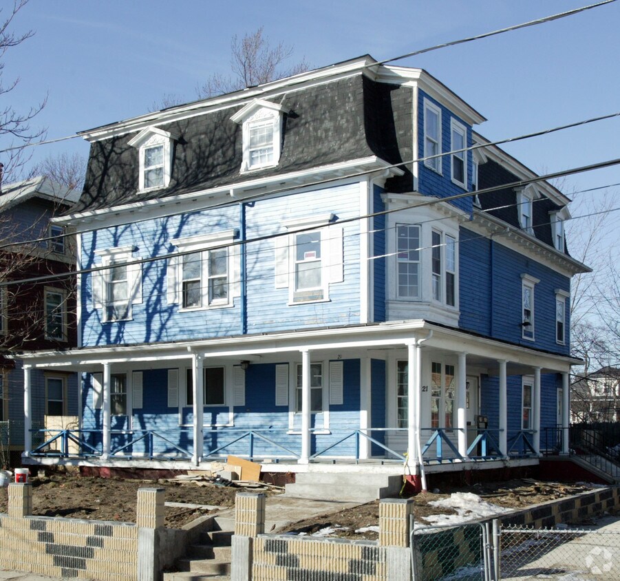 Building Photo - 21 Sackett St