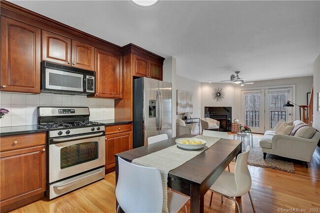 Building Photo - 1 St John Connector