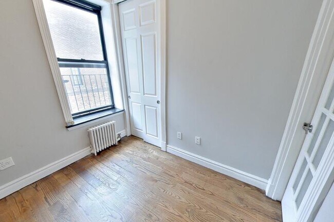 Building Photo - 234 Mott St