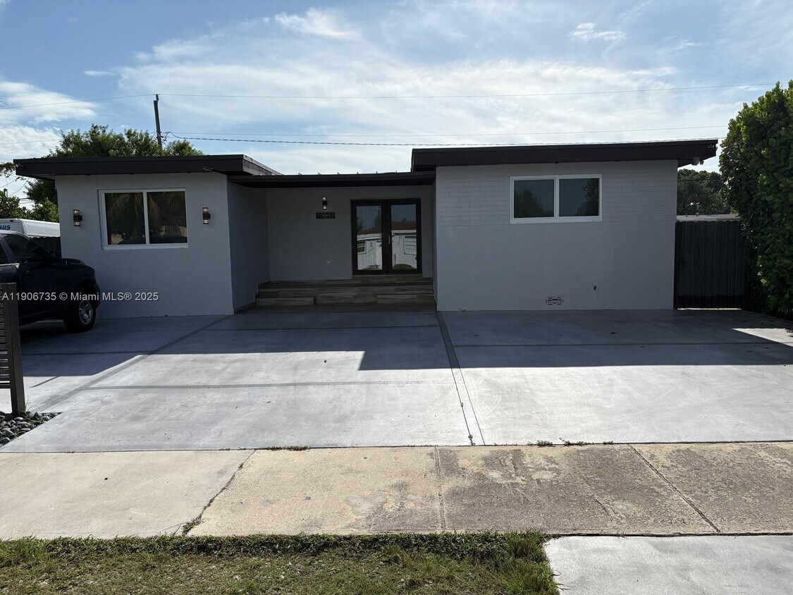 Foto principal - 13847 Jackson St