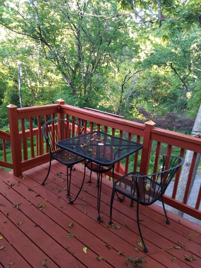 cubierta - 4659 Montgomery Rd