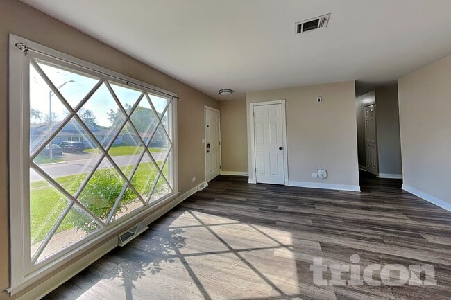 Building Photo - 15202 Highland Ave