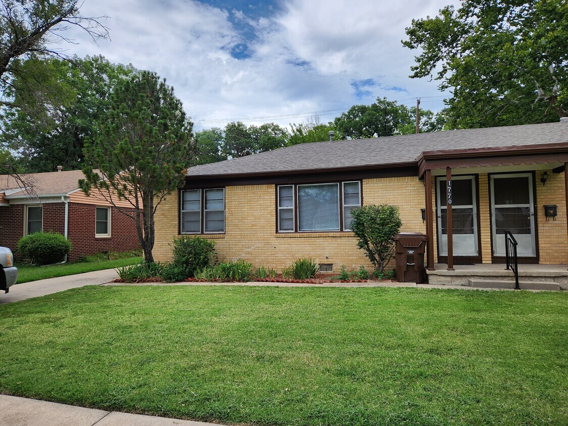 1770 N Old Manor Rd, Wichita, KS 67208 Townhome Rentals in Wichita KS
