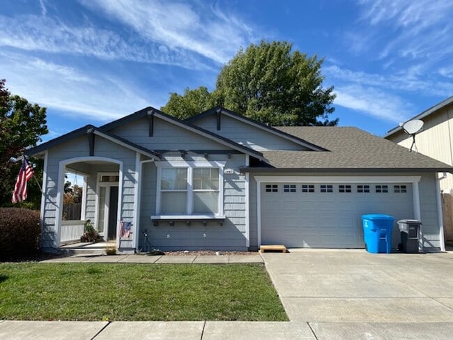 Building Photo - ~Beautiful 3 Bed 2 Bath House in Santa Rosa~