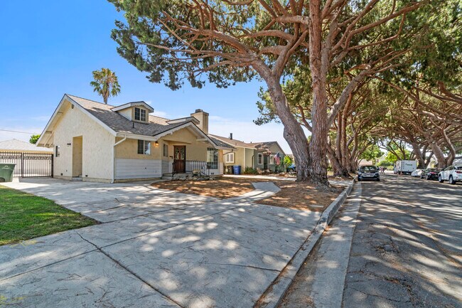Building Photo - 15528 Cordary Ave