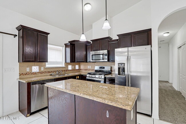 Foto del edificio - 14232 Charles Pollock Ave