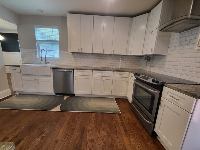 Building Photo - 1008 Lunsford Pl
