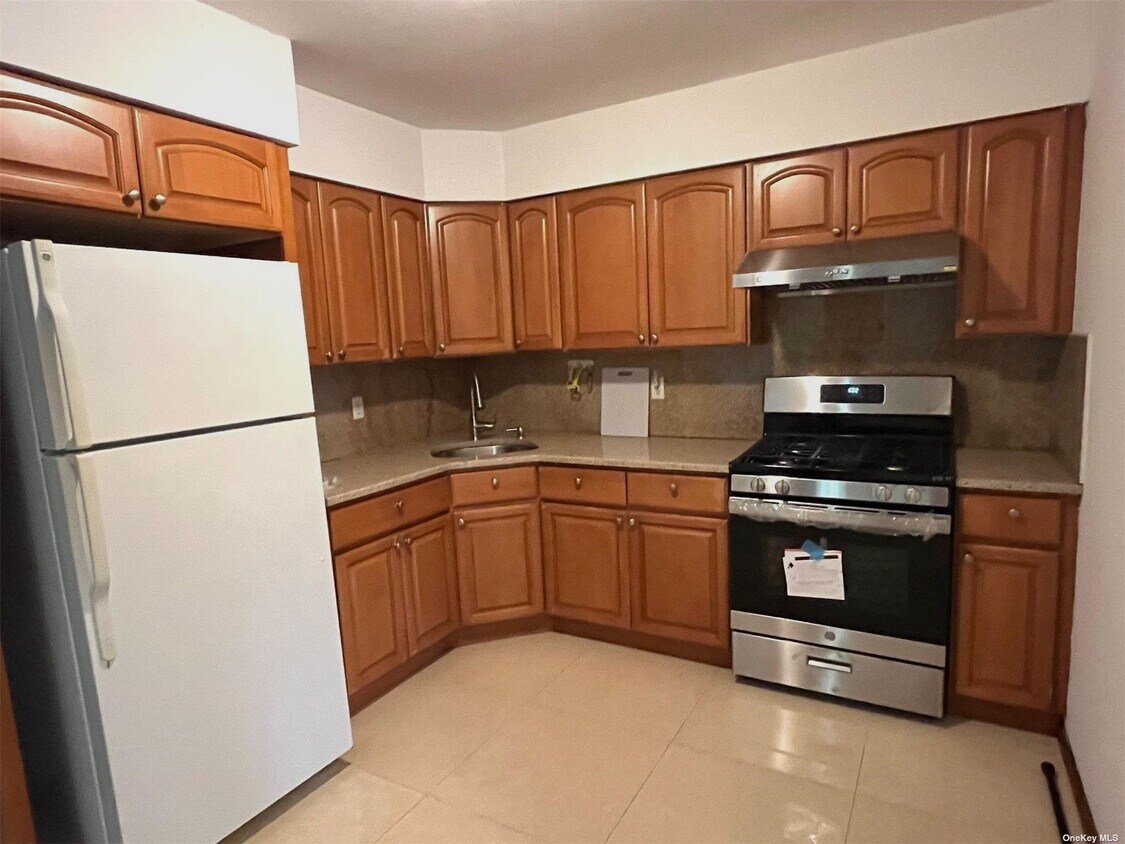 Foto principal - 90-07 Whitney Ave