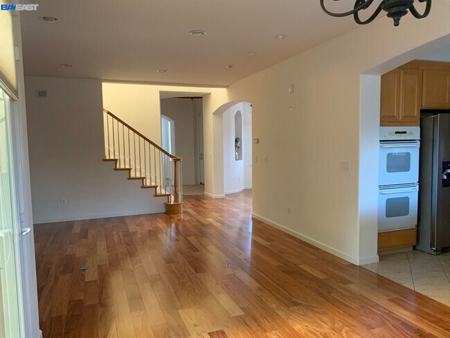 Building Photo - 401 Maxwell Ct
