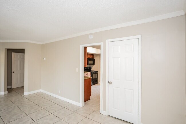 Building Photo - 1831 NW 2nd Ave