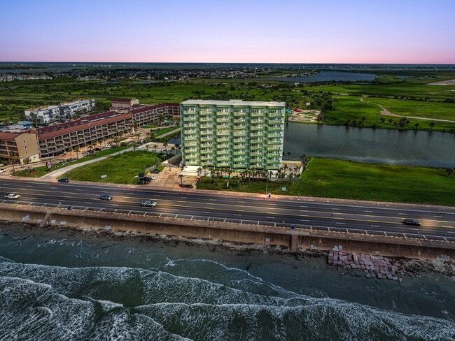 Building Photo - 9420 Seawall Blvd
