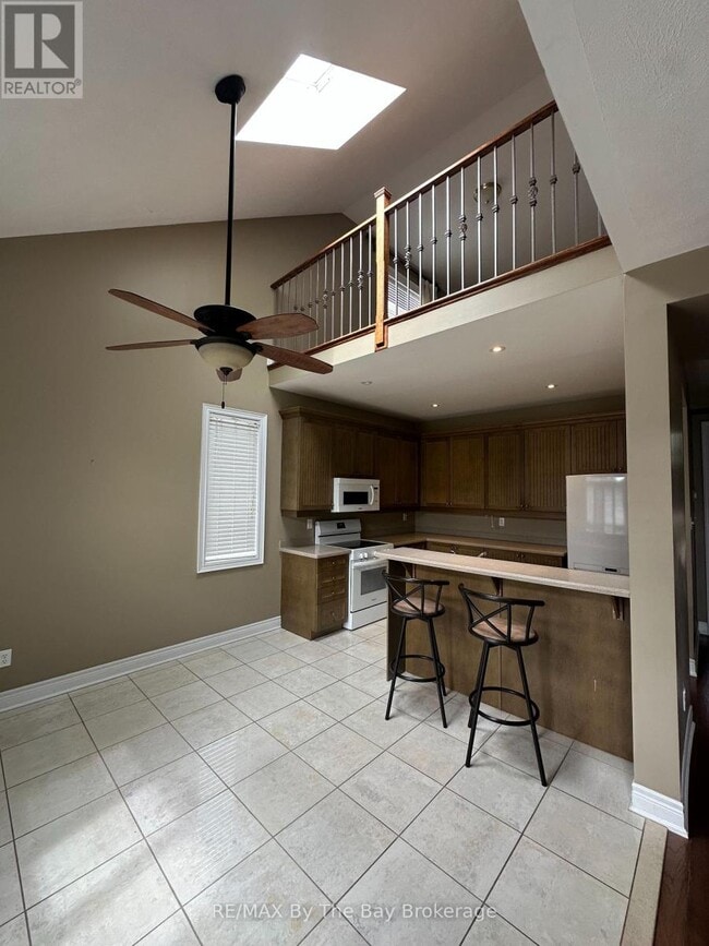 Building Photo - 64 Oriole Crescent