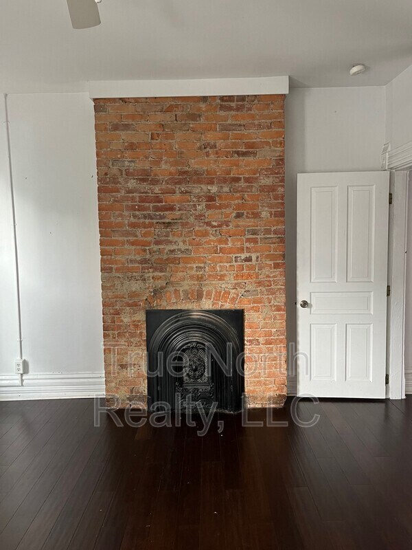 Building Photo - 41 1/2 E. Russell Street
