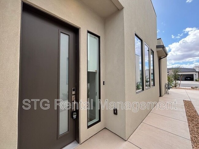 Building Photo - 2963 E Snowberry Dr