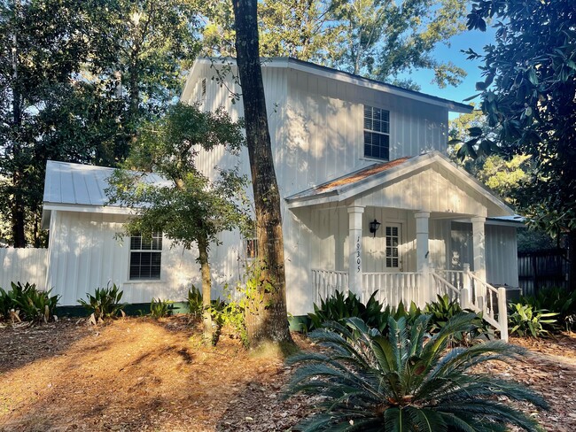 Building Photo - 19305 Scenic Hwy 98