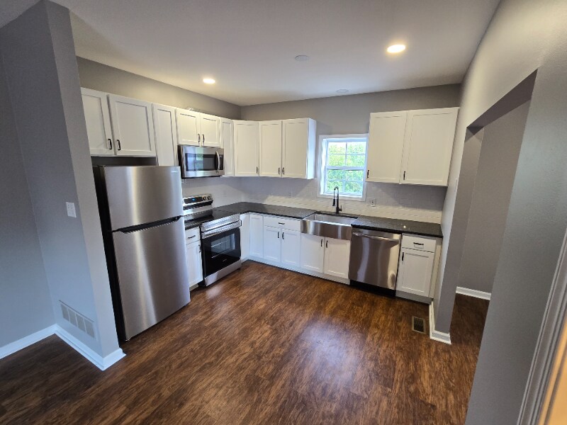 Primary Photo - 26 E 8th St