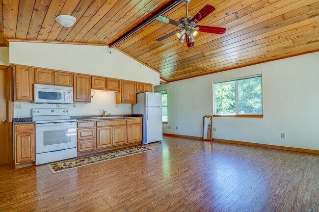 Foto del edificio - 2 Bed 1 Bath Home