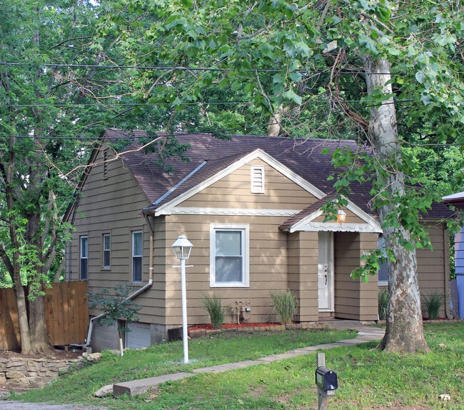Building Photo - 3943 N Garfield Ave