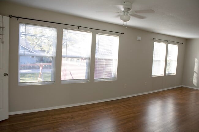 natural light - 2534 Lipscomb St