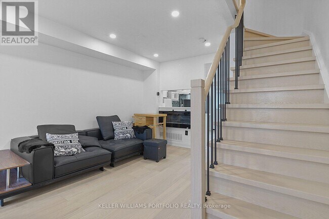 Building Photo - 9542 Sheppard Ave E