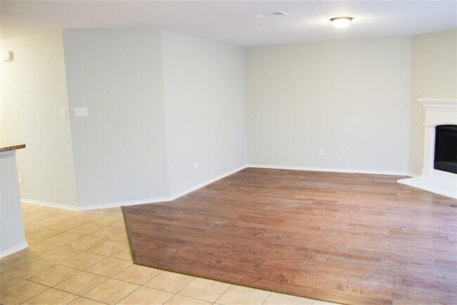 Photo - 3613 Dove Ln House