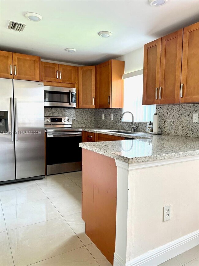 Building Photo - 6866 NW 173rd Dr