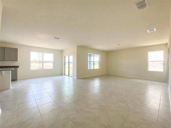 Foto del edificio - 495 Lily Ln