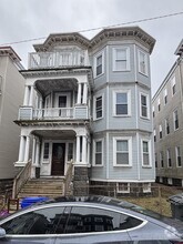 Building Photo - 18 Taft St