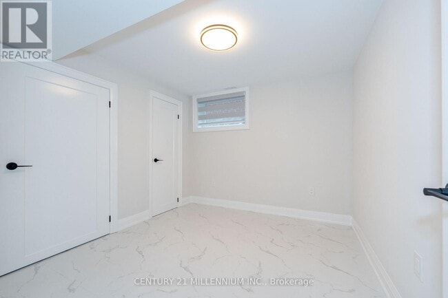 Building Photo - 31 Mariposa Ave