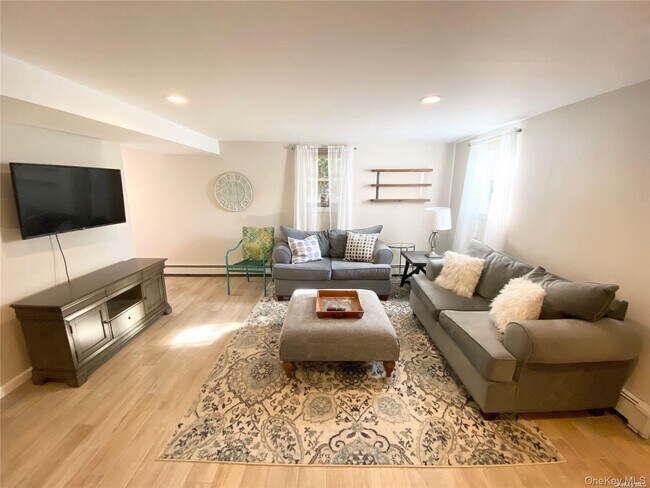 Foto del edificio - 255 Roosevelt Blvd