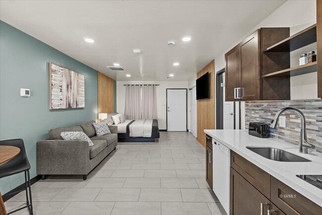 Building Photo - 1879 W Peppertree Dr