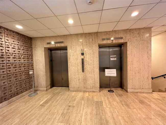 Building Photo - 2899 Collins Ave