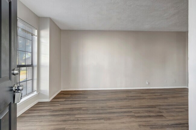 Building Photo - 710 Rachels Trl