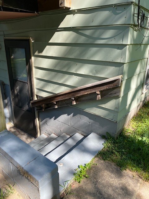 Building Photo - 213 S Fairview Ave