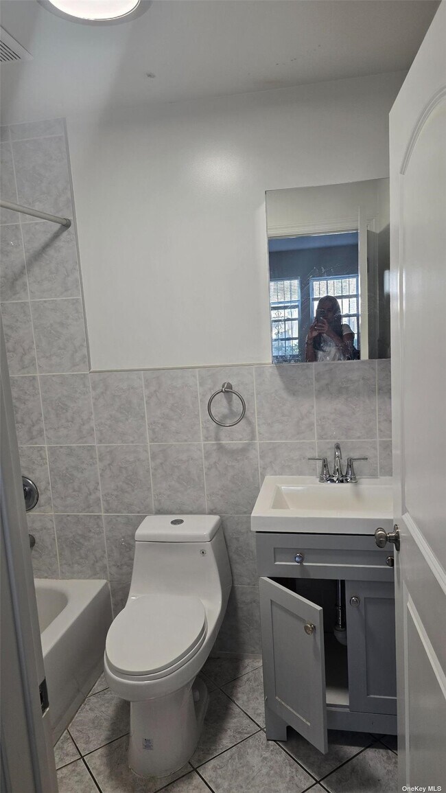 Foto del edificio - 49 Wyona St