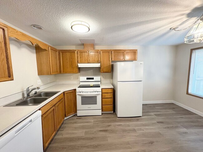 Photo - Spacious 3 bed 2.5 Bath Townhome in Cascad...