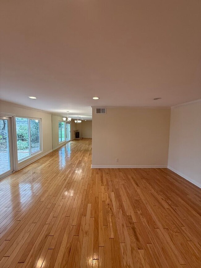 Foto del edificio - 23350 Keswick St