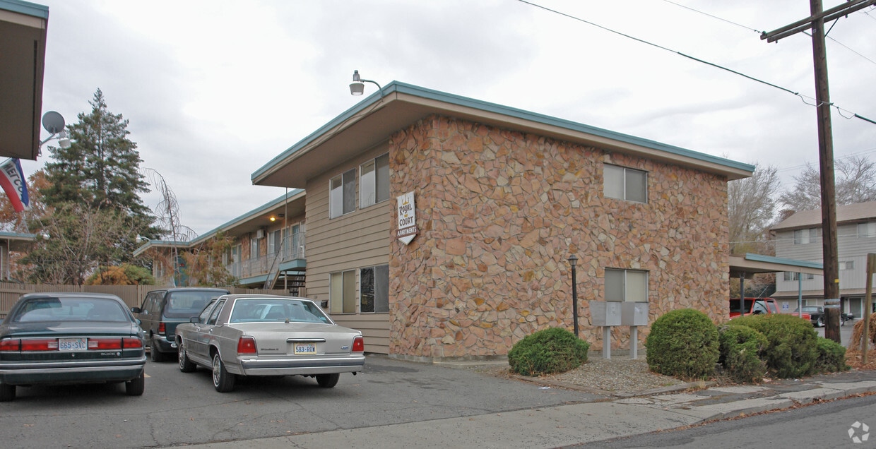 Primary Photo - Royal Court Apartments