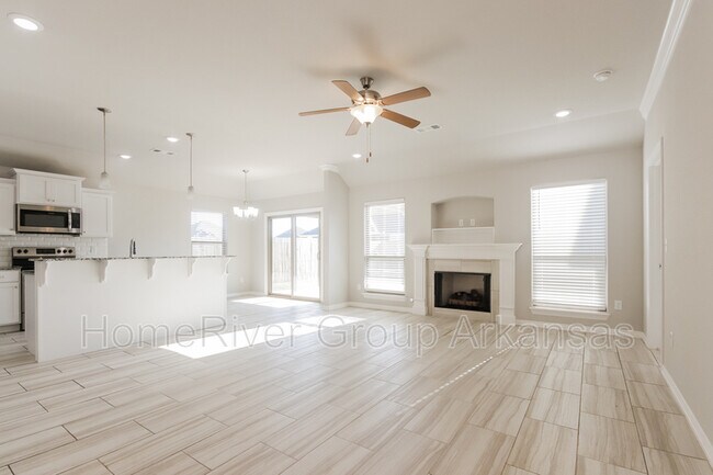 Building Photo - 1061 Lakeview Dr