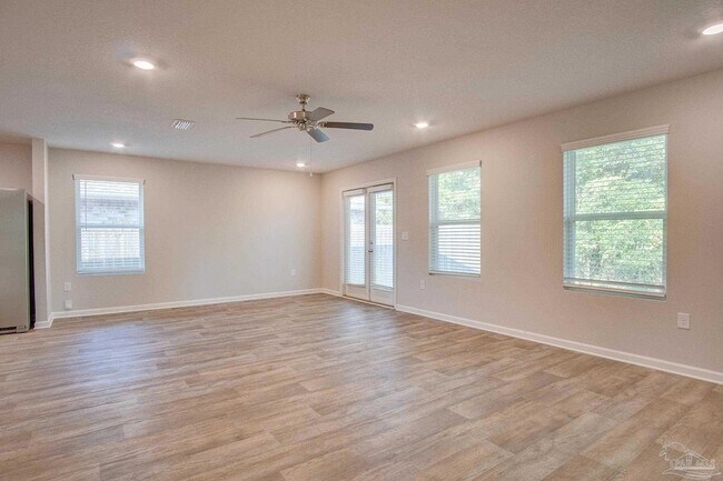 Building Photo - 7818 Lakeside Oaks Dr