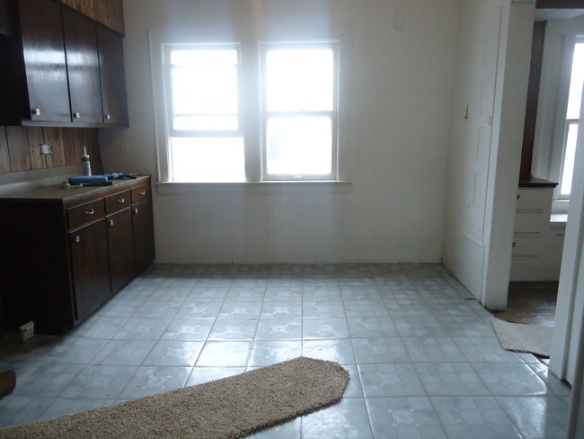 Building Photo - Cash Flow 4 Unit