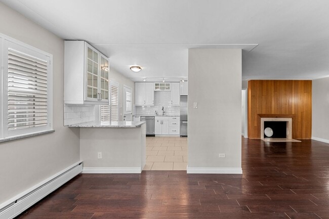 Building Photo - Beautiful Townhouse in University Hills