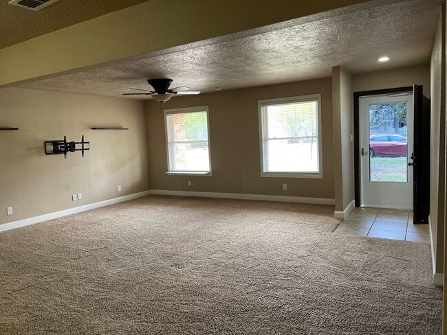 Foto del edificio - Beautiful 3 Bedroom Home, Zia School District!