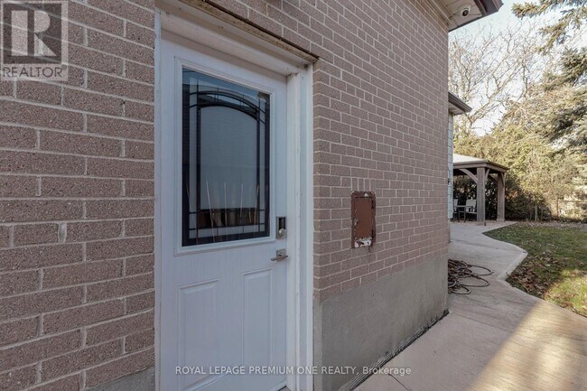 Building Photo - 2085 Bridge Rd