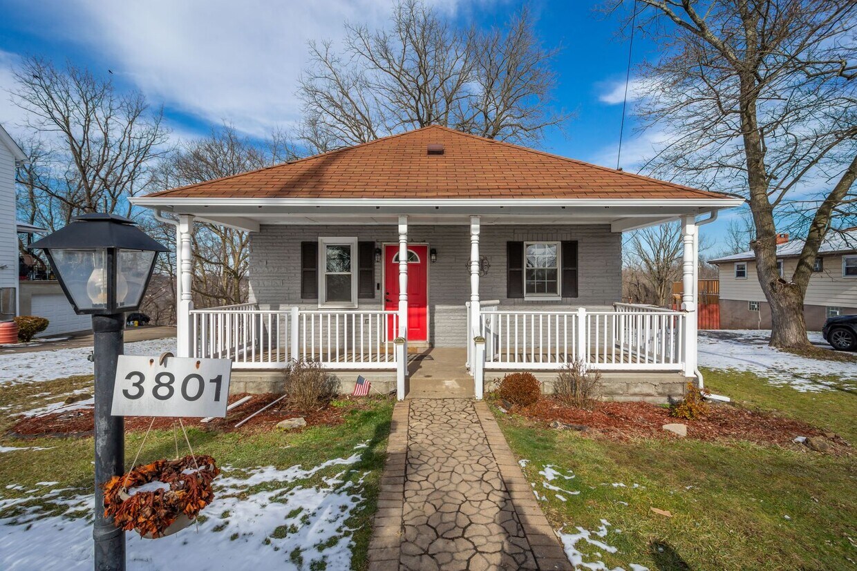 Primary Photo - COZY 2 BEDROOM GEM IN THE MONROEVILLE NEIG...
