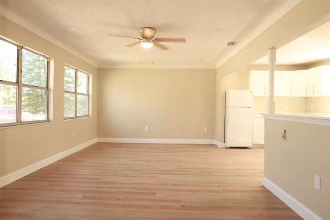 Foto del edificio - 832 59th Ave NE